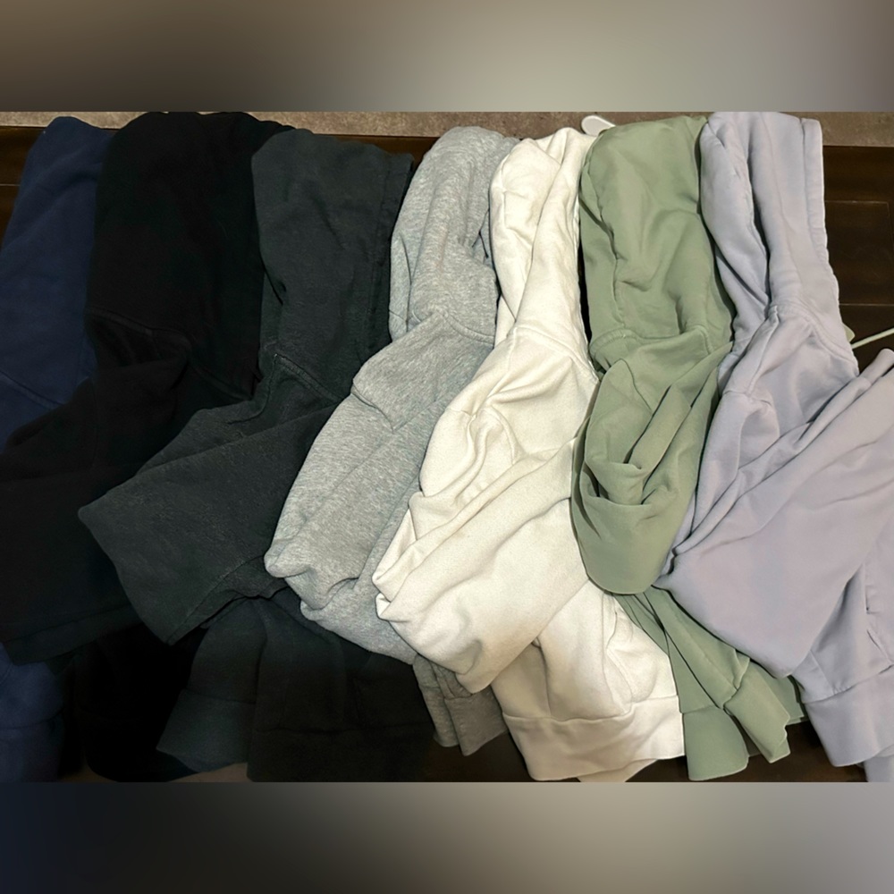 BRANDY MELVILLE CROPPED HOODIES